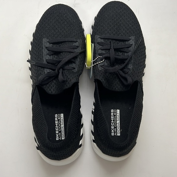 Skechers Women’s Go Walk Smart 2 Sneaker Size 6 Black/White - Picture 7 of 7